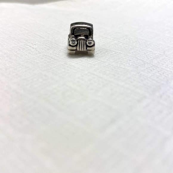 RETIRED Authentic Pandora car - Picture 2 of 6